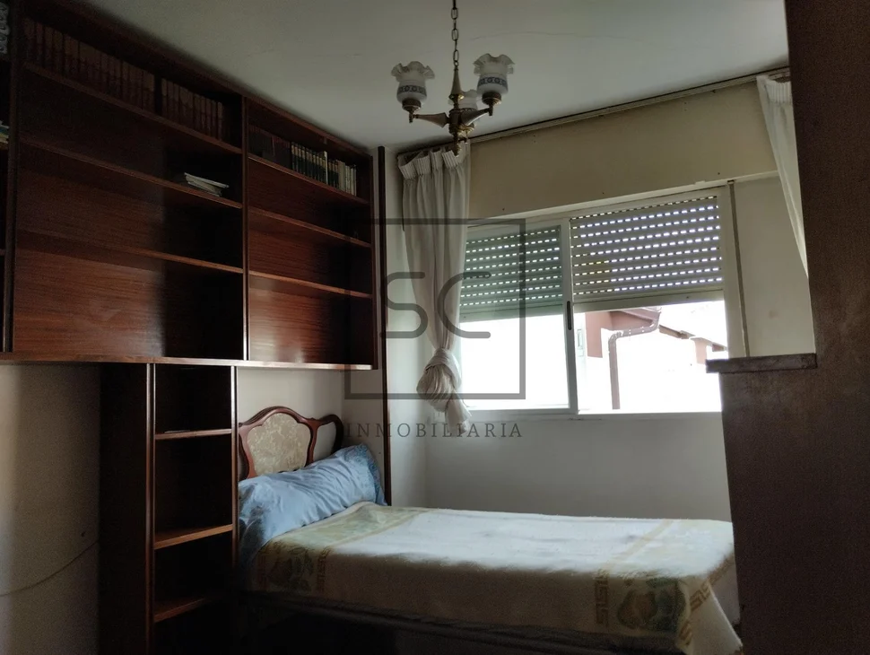 Piso amplio y soleado en san caetano, santiago de compostela