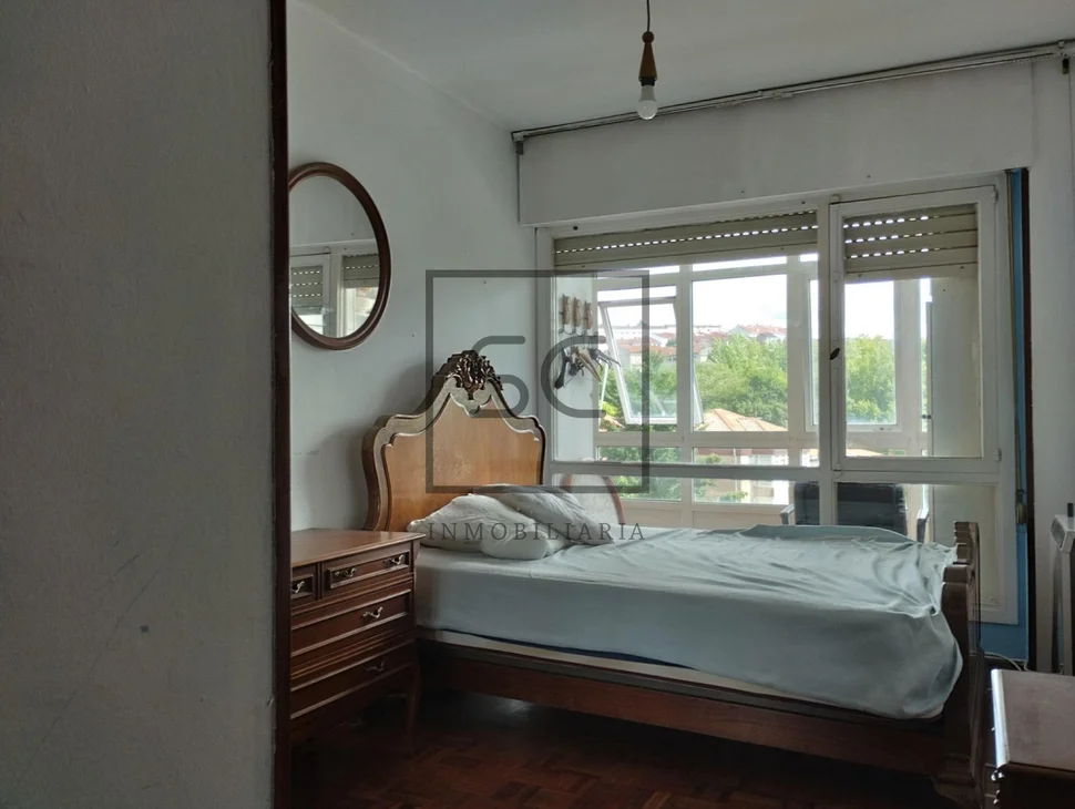 Piso amplio y soleado en san caetano, santiago de compostela