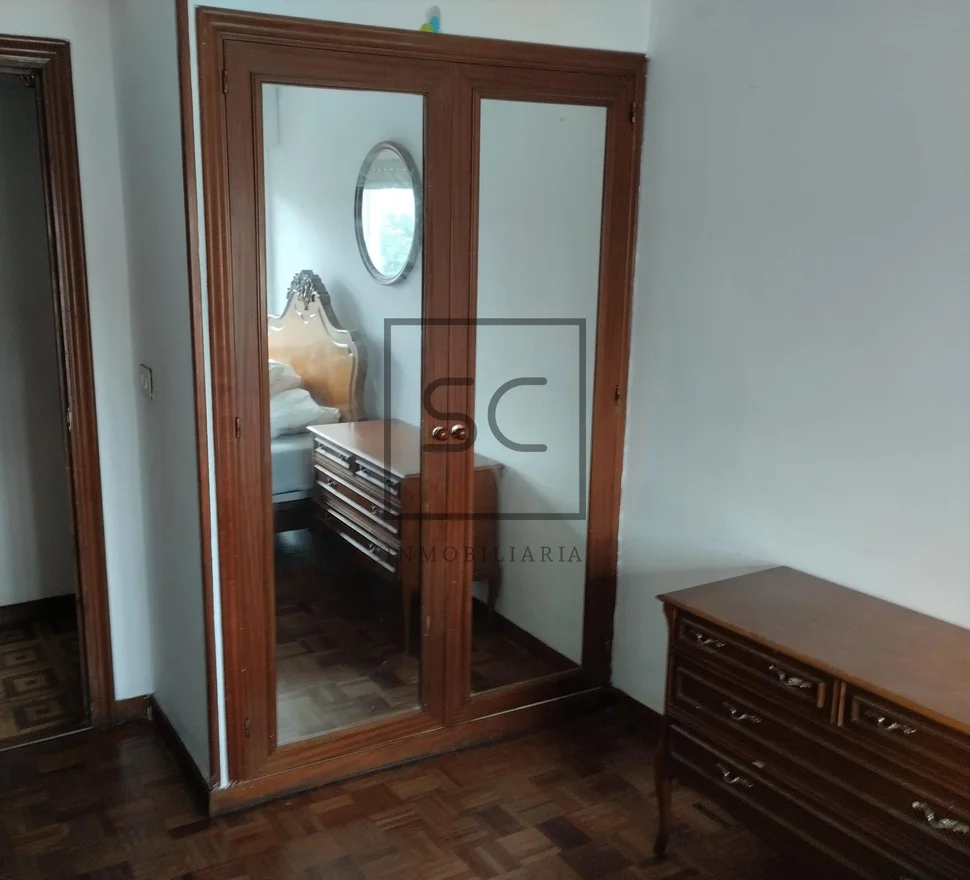 Piso amplio y soleado en san caetano, santiago de compostela