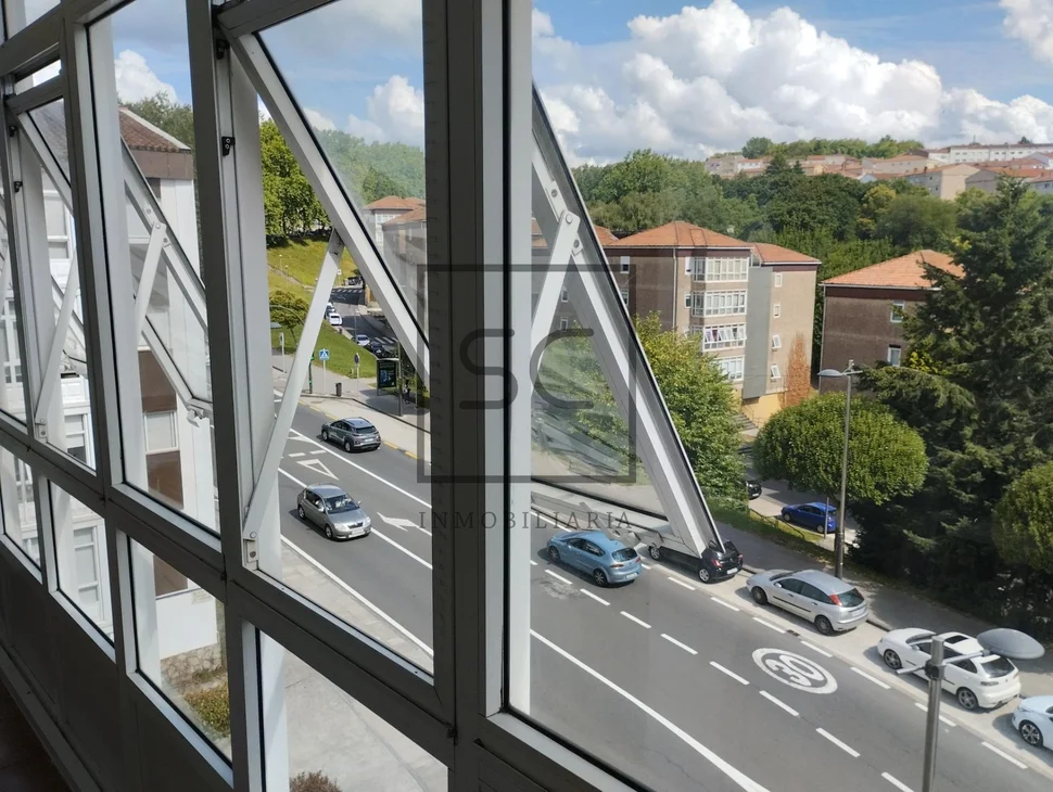 Piso amplio y soleado en san caetano, santiago de compostela