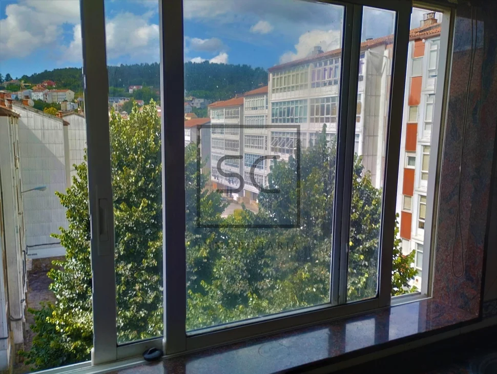 Piso amplio y soleado en san caetano, santiago de compostela