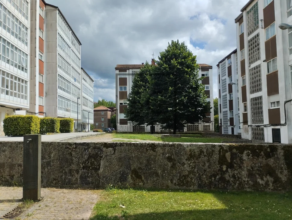 Piso amplio y soleado en san caetano, santiago de compostela