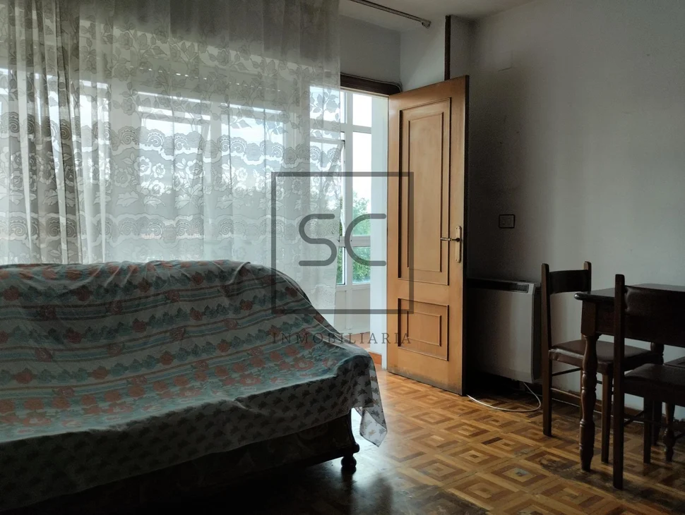 Piso amplio y soleado en san caetano, santiago de compostela