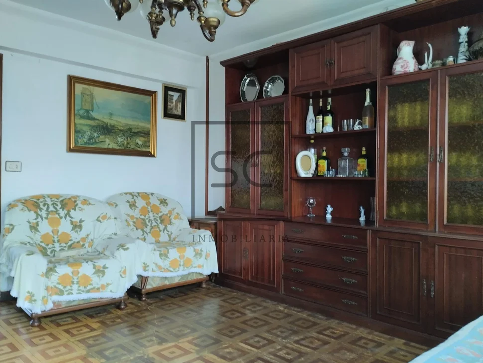 Piso amplio y soleado en san caetano, santiago de compostela