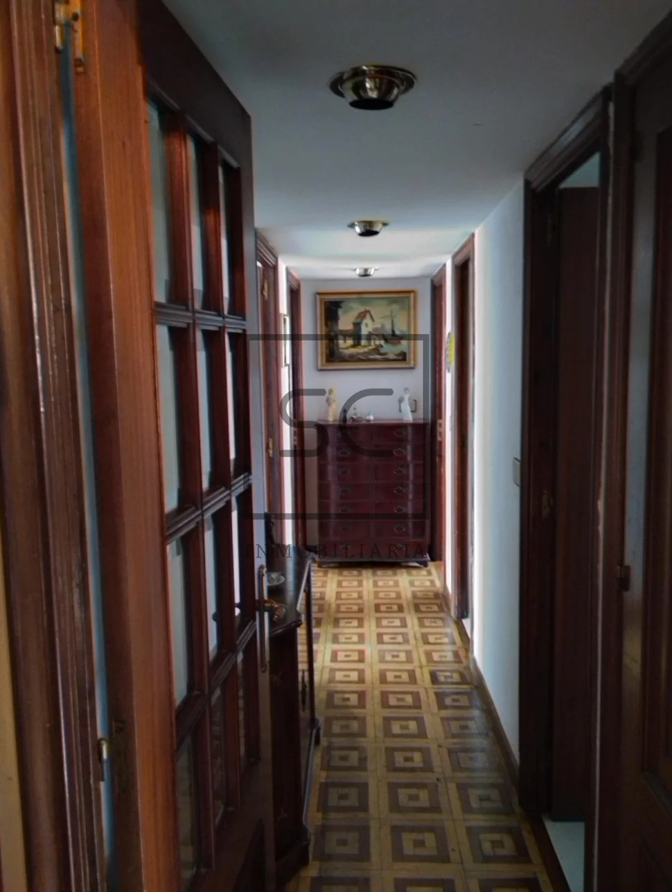 Piso amplio y soleado en san caetano, santiago de compostela