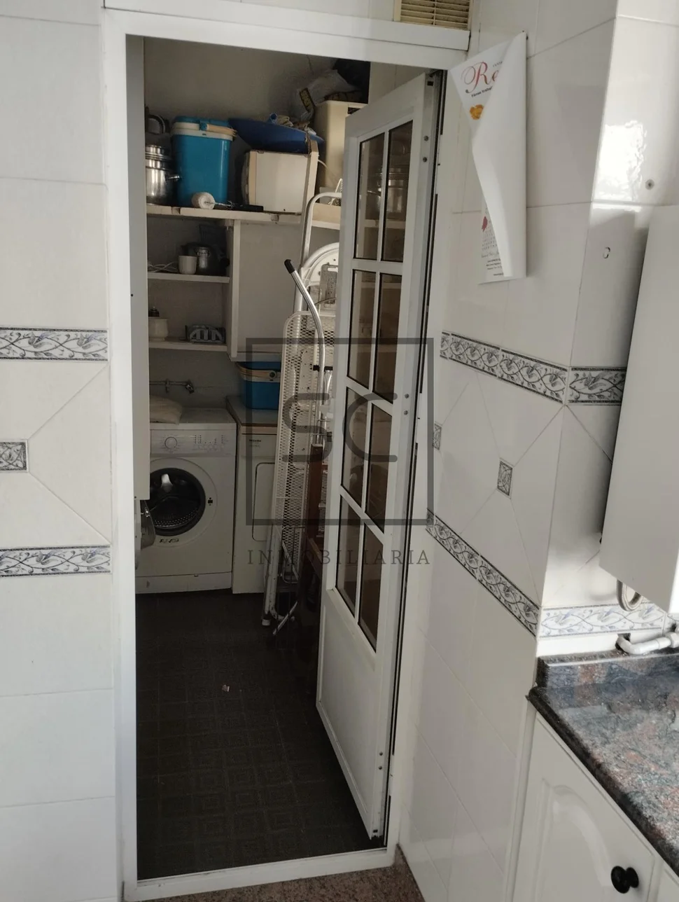 Piso amplio y soleado en san caetano, santiago de compostela