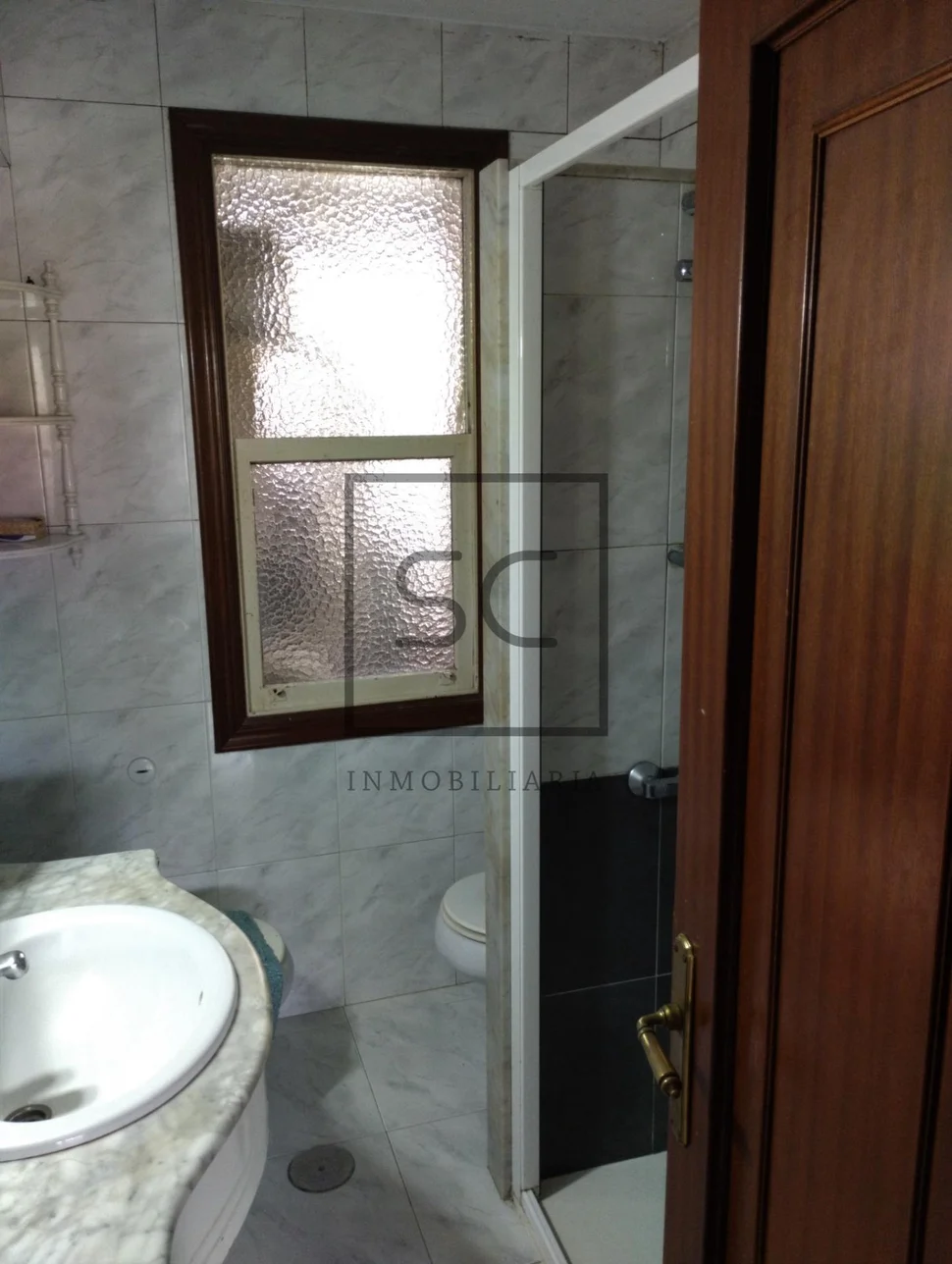 Piso amplio y soleado en san caetano, santiago de compostela