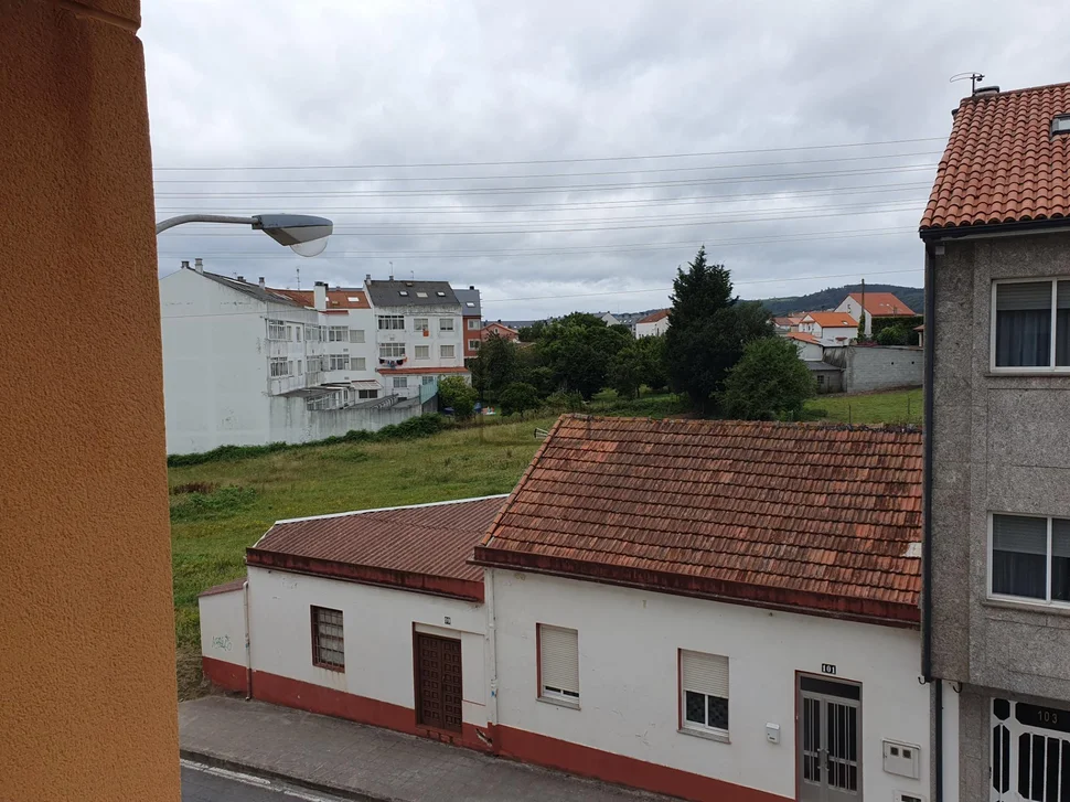 Piso con plaza de garaje y trastero en santa marina, ferrol