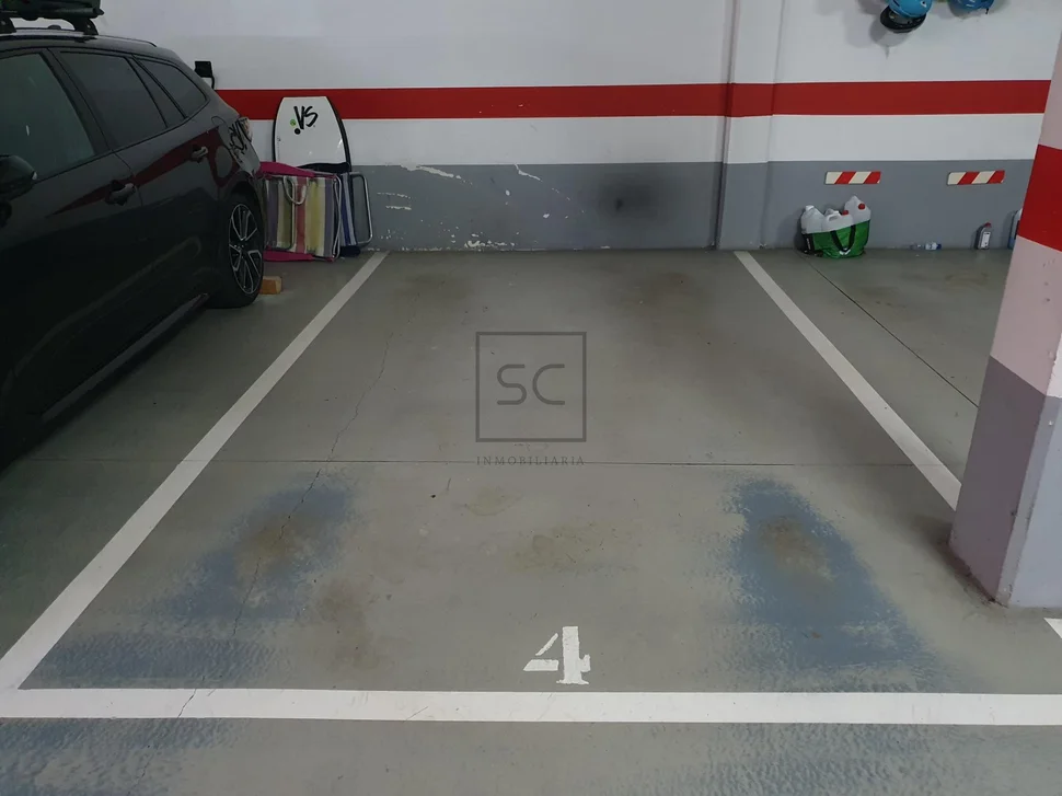 Piso con plaza de garaje y trastero en santa marina, ferrol