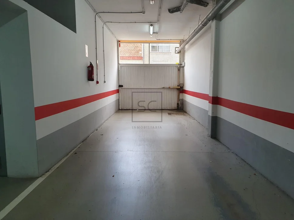 Piso con plaza de garaje y trastero en santa marina, ferrol