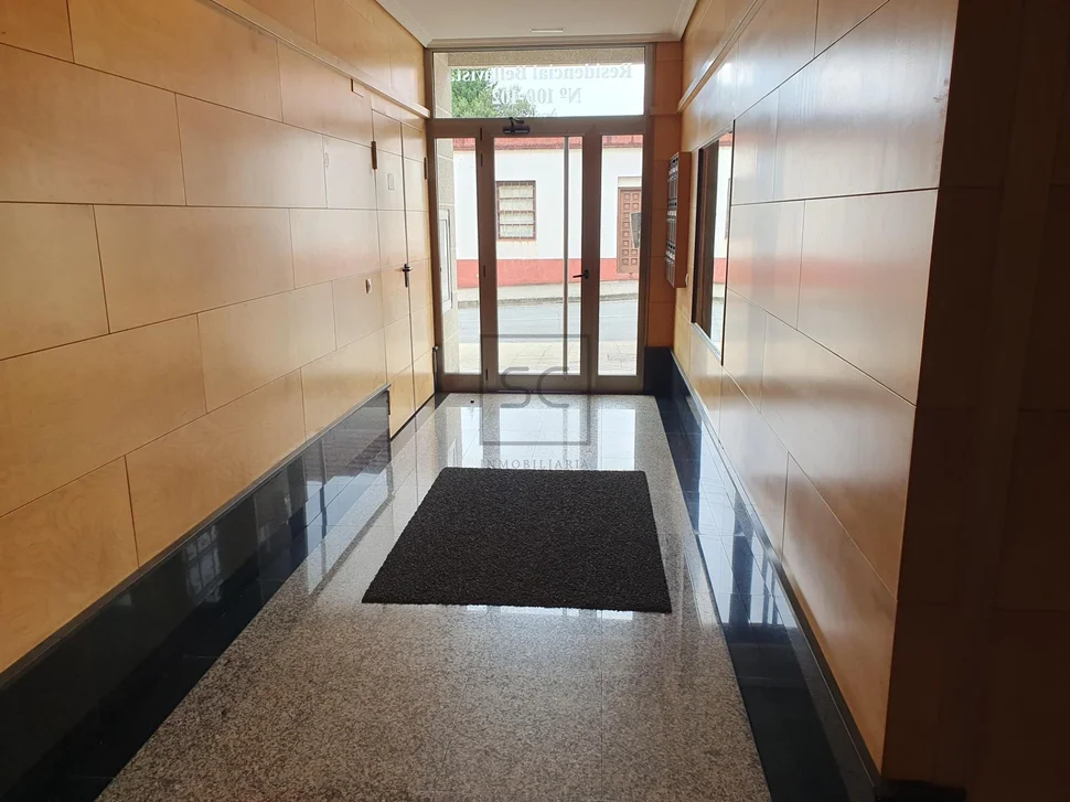 Piso con plaza de garaje y trastero en santa marina, ferrol