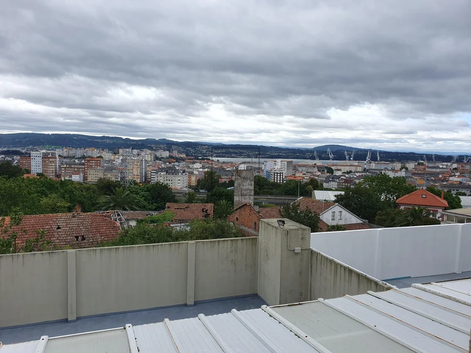 Piso con plaza de garaje y trastero en santa marina, ferrol