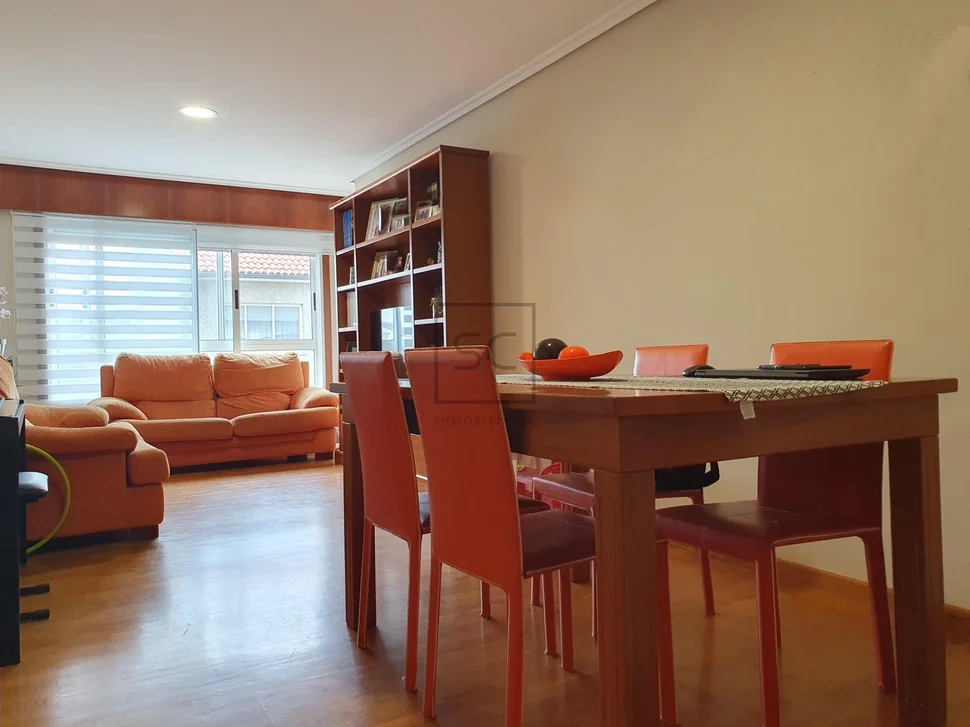 Piso con plaza de garaje y trastero en santa marina, ferrol