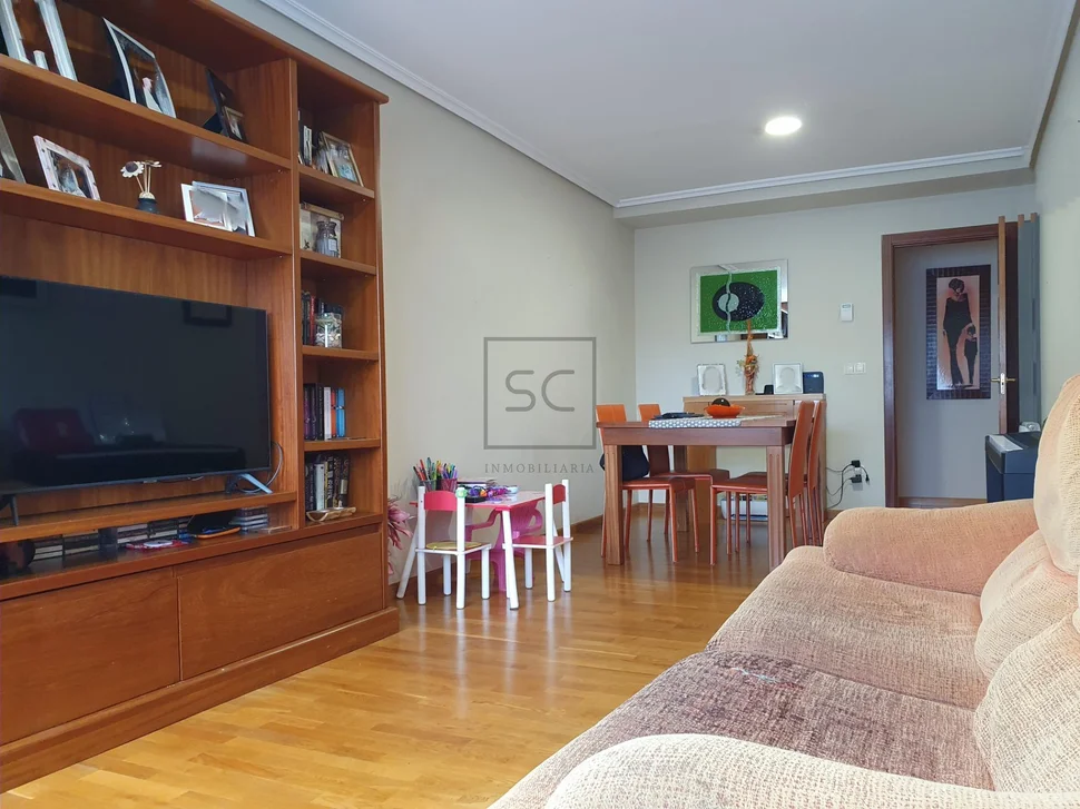 Piso con plaza de garaje y trastero en santa marina, ferrol