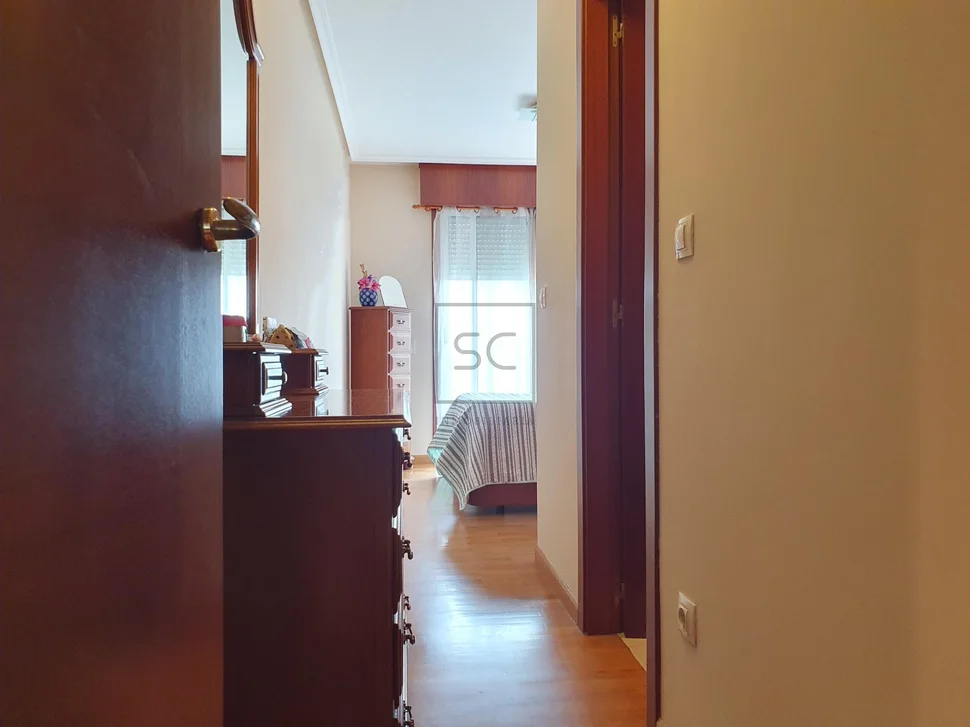 Piso con plaza de garaje y trastero en santa marina, ferrol