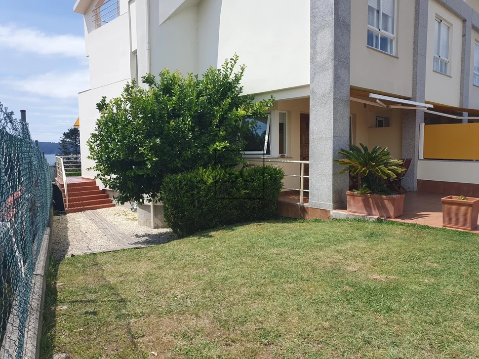 Pareado con vistas al mar