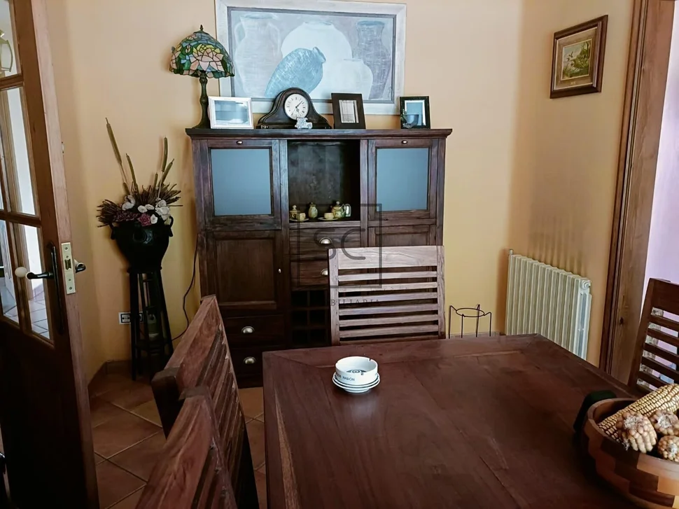 Casa en pedroso con galería y tres habitaciones