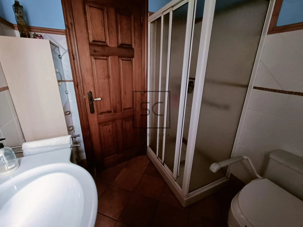 Casa en pedroso con galería y tres habitaciones