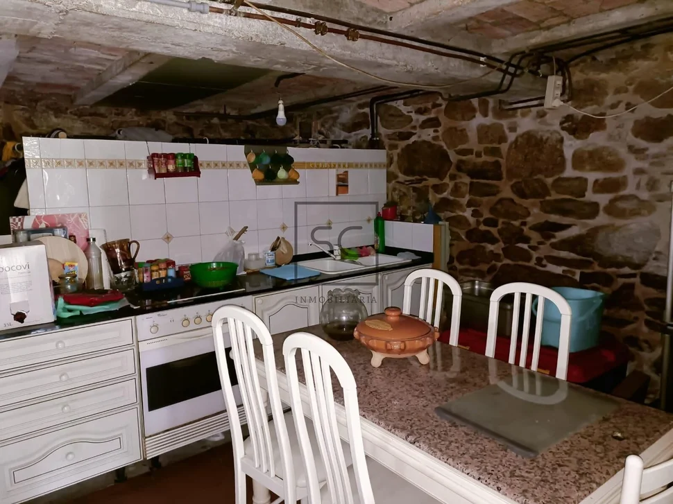 Casa en pedroso con galería y tres habitaciones