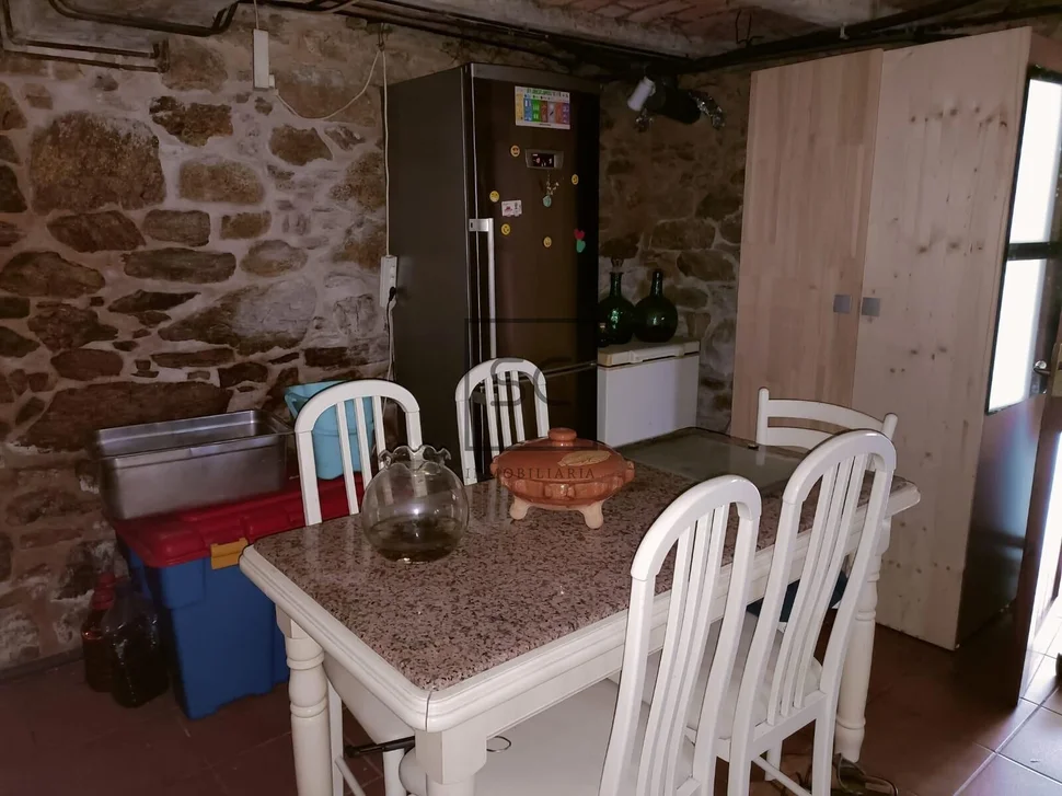 Casa en pedroso con galería y tres habitaciones