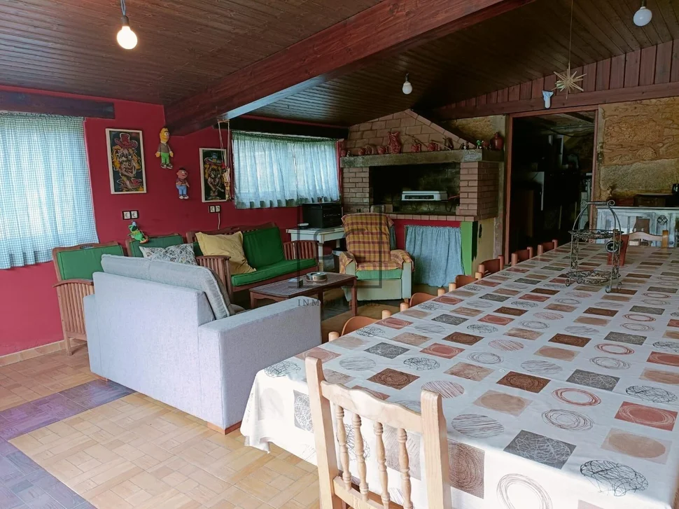 Casa en pedroso con galería y tres habitaciones