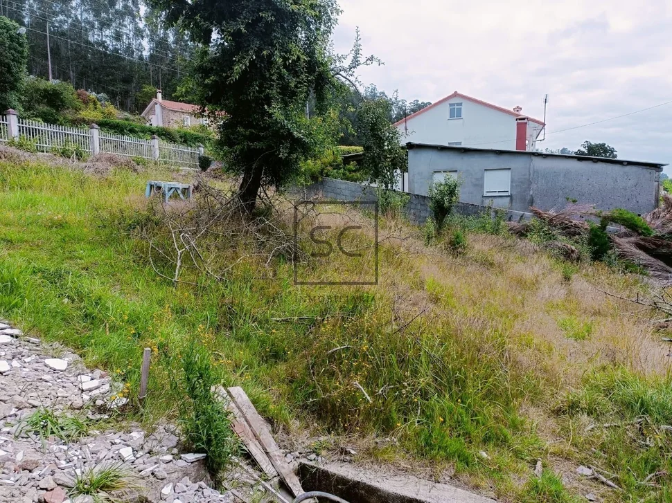 Casa en pedroso con galería y tres habitaciones