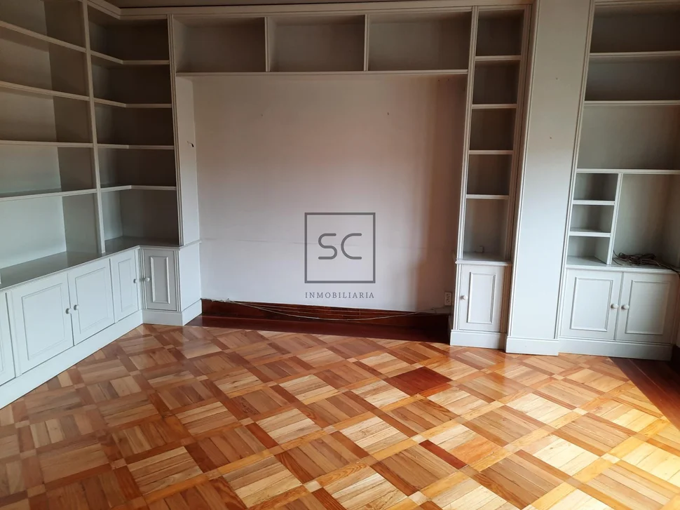 Espectacular piso en plaza de españa (ferrol)