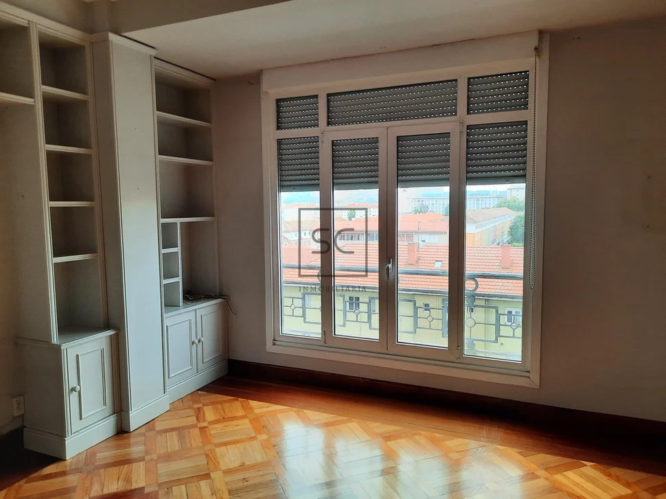 Espectacular piso en plaza de españa (ferrol)