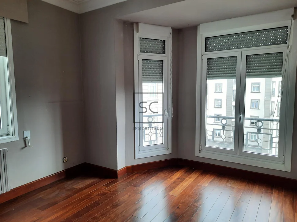 Espectacular piso en plaza de españa (ferrol)