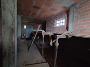 Casa con balcón y vistas al mar