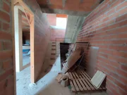 Casa con balcón y vistas al mar