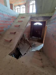 Casa con balcón y vistas al mar