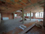 Casa con balcón y vistas al mar