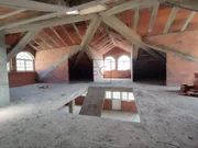 Casa con balcón y vistas al mar