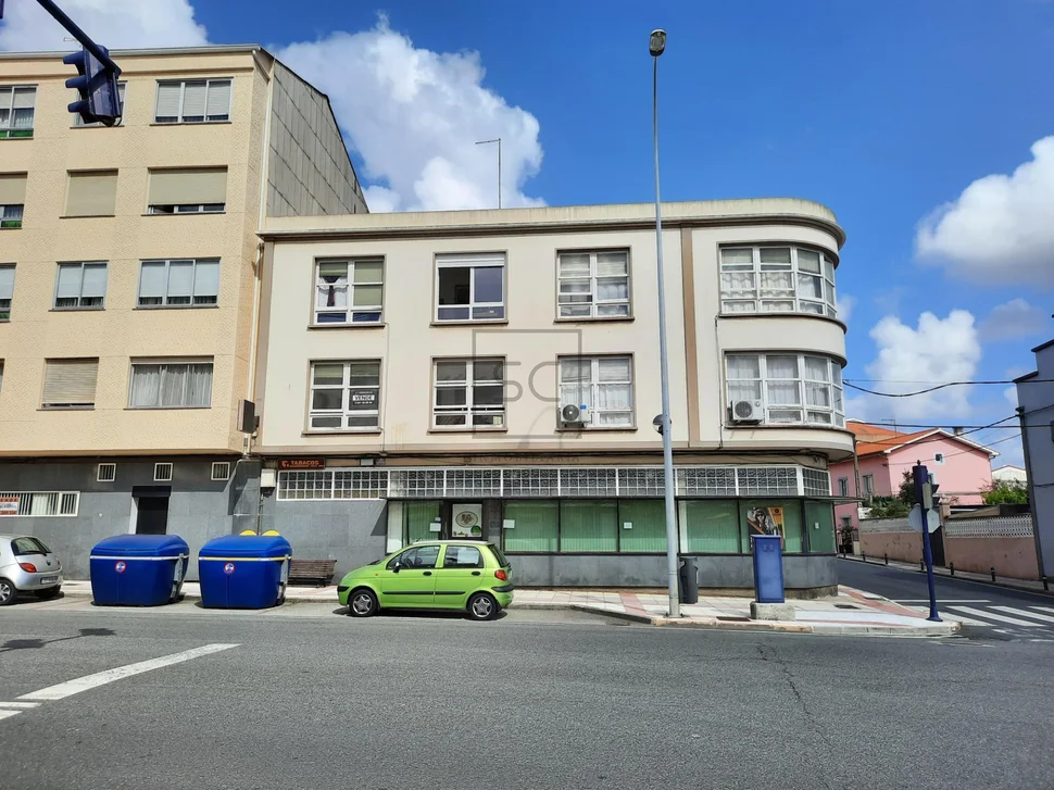 Primer piso para reforma parcial en piñeiros