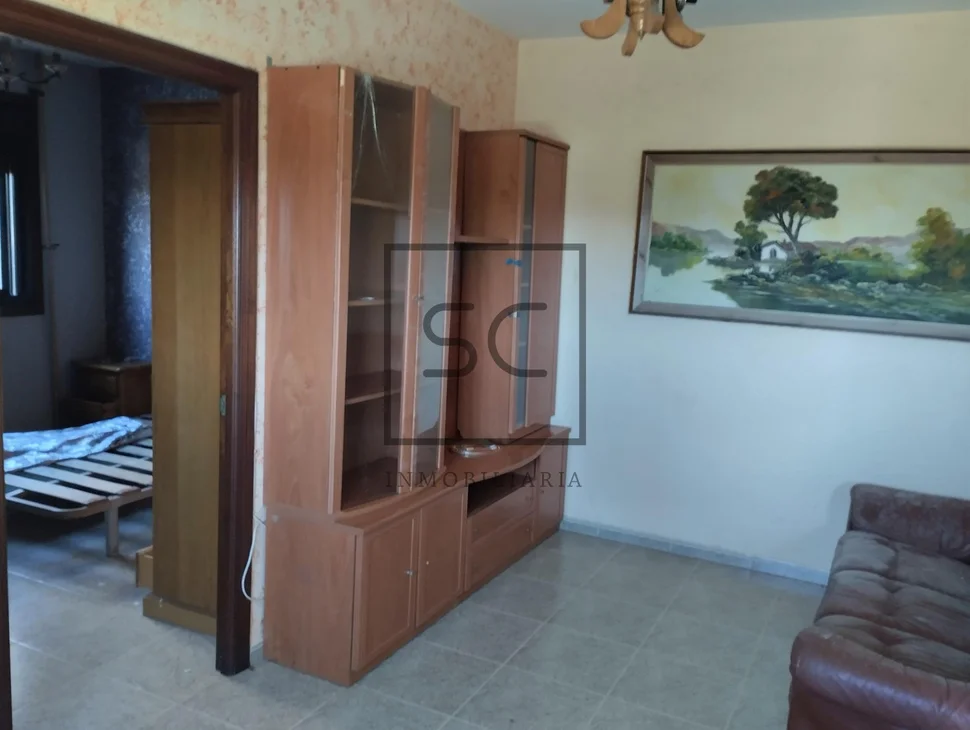 Casa con finca urbanizable en larín