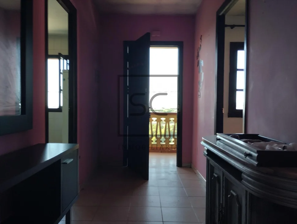 Casa con finca urbanizable en larín