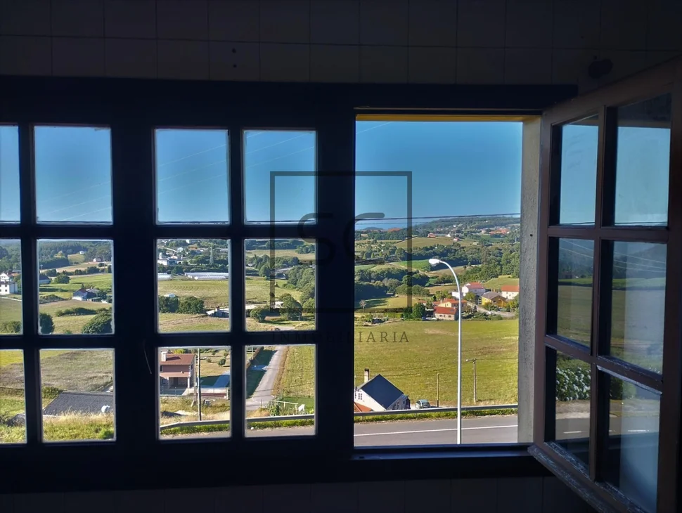 Casa con finca urbanizable en larín