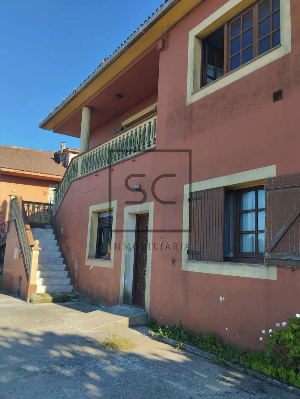 Casa con finca urbanizable en larín