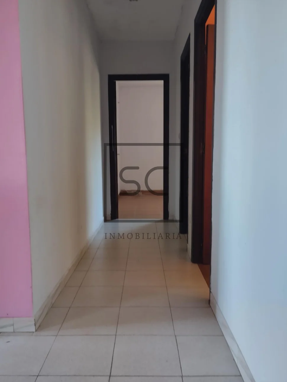 Casa con finca urbanizable en larín