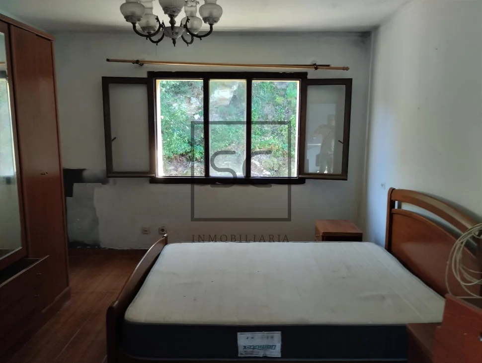 Casa con finca urbanizable en larín