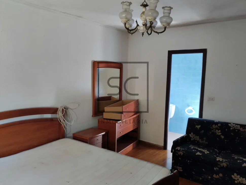 Casa con finca urbanizable en larín