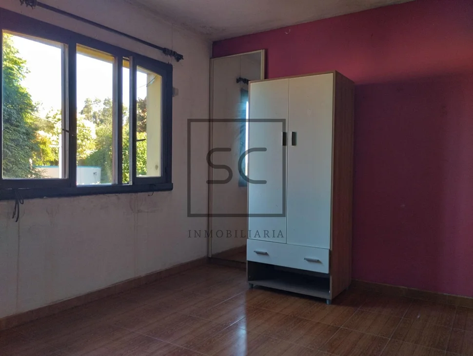 Casa con finca urbanizable en larín