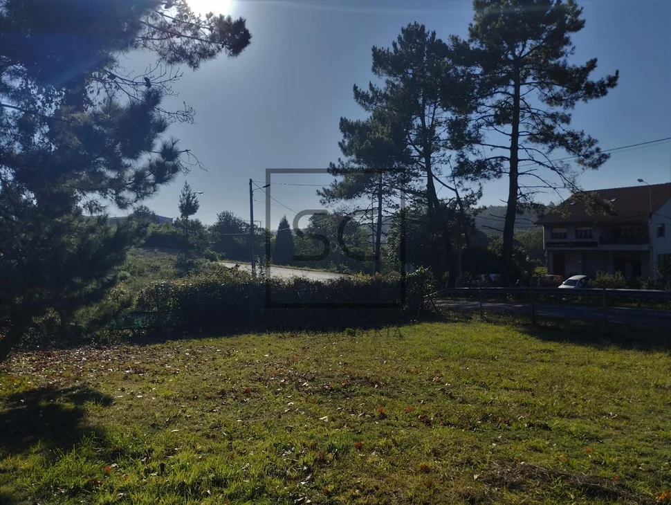 Casa con finca urbanizable en larín
