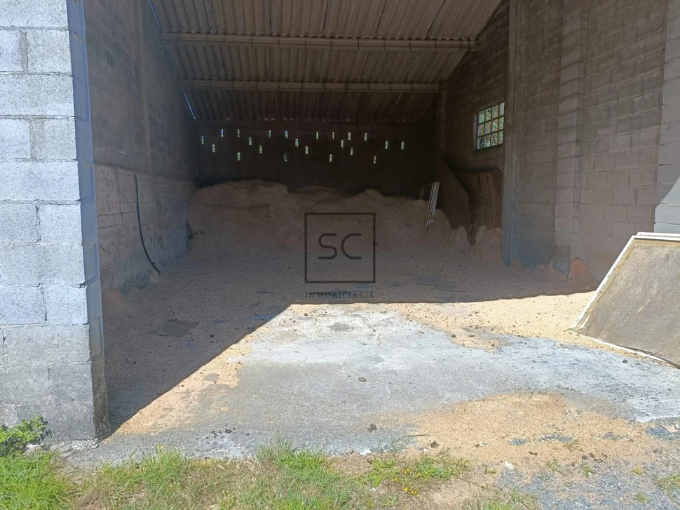 Nave y terreno en narón