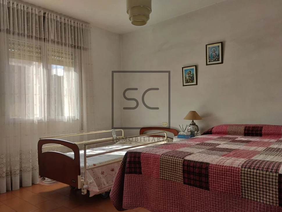 Casa amplia con terreno en ames