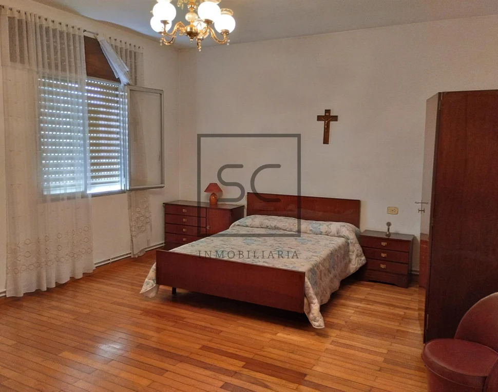 Casa amplia con terreno en ames