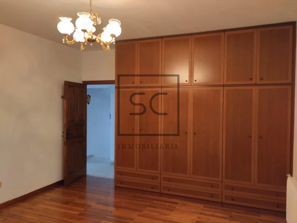 Casa amplia con terreno en ames