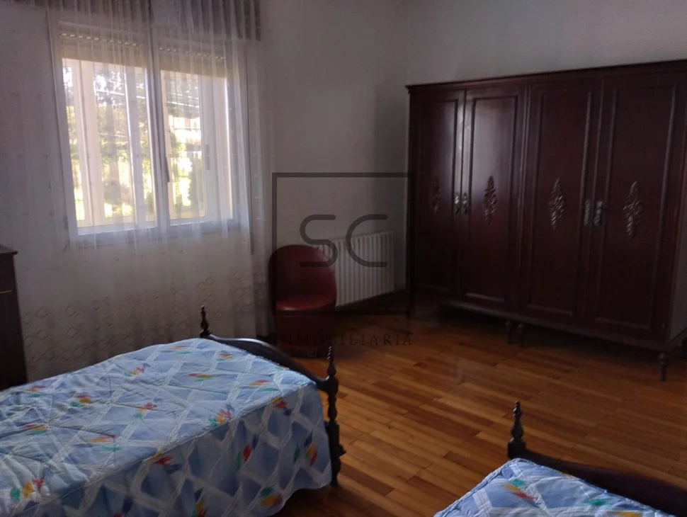 Casa amplia con terreno en ames