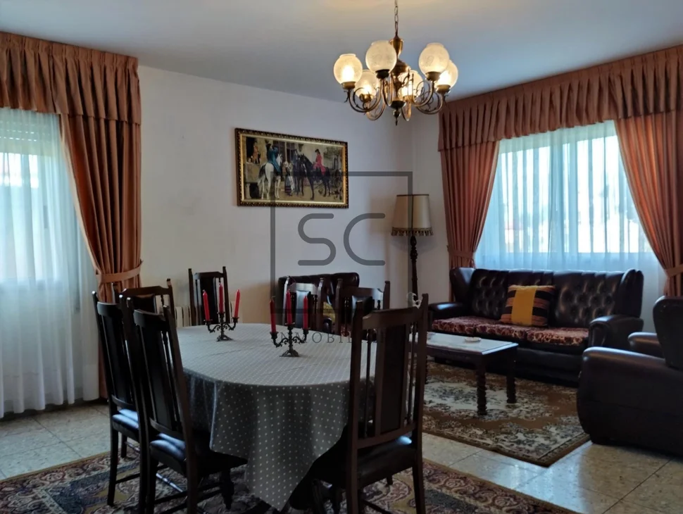 Casa amplia con terreno en ames